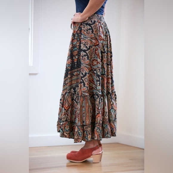 Silky Long CIENNA CHEY SKIRT Size Large - Picture 2 of 8